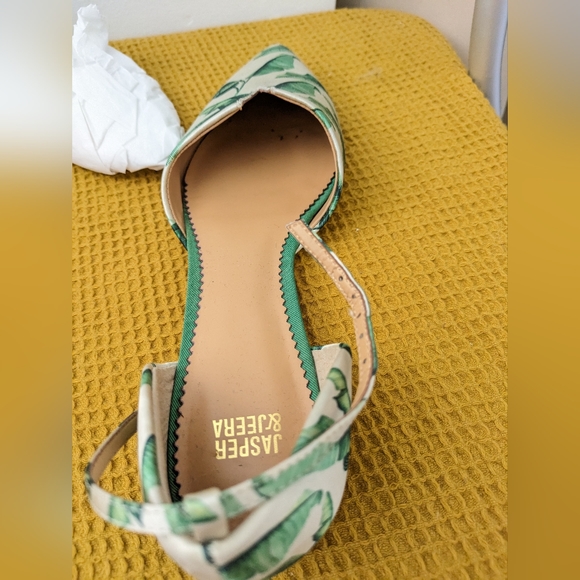 Anthropologie Jasper & Jeera Tropical Print Flats w/Ankle Strap Size 7 - Picture 2 of 9